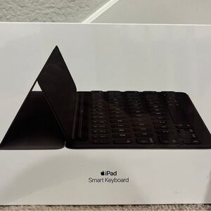 Brand New Apple Smart Keyboard